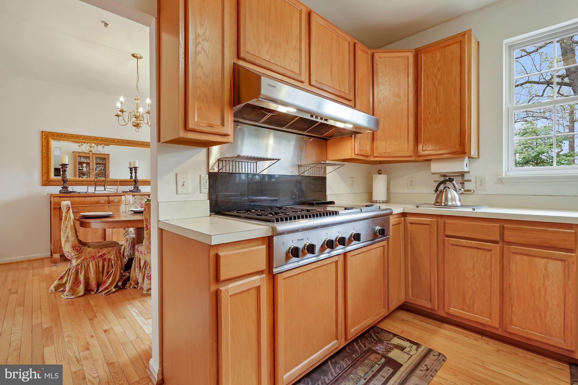 629 River Bend Road Fort Washington, MD 20744 - Photo 11 of 43 Professional gas cooktop