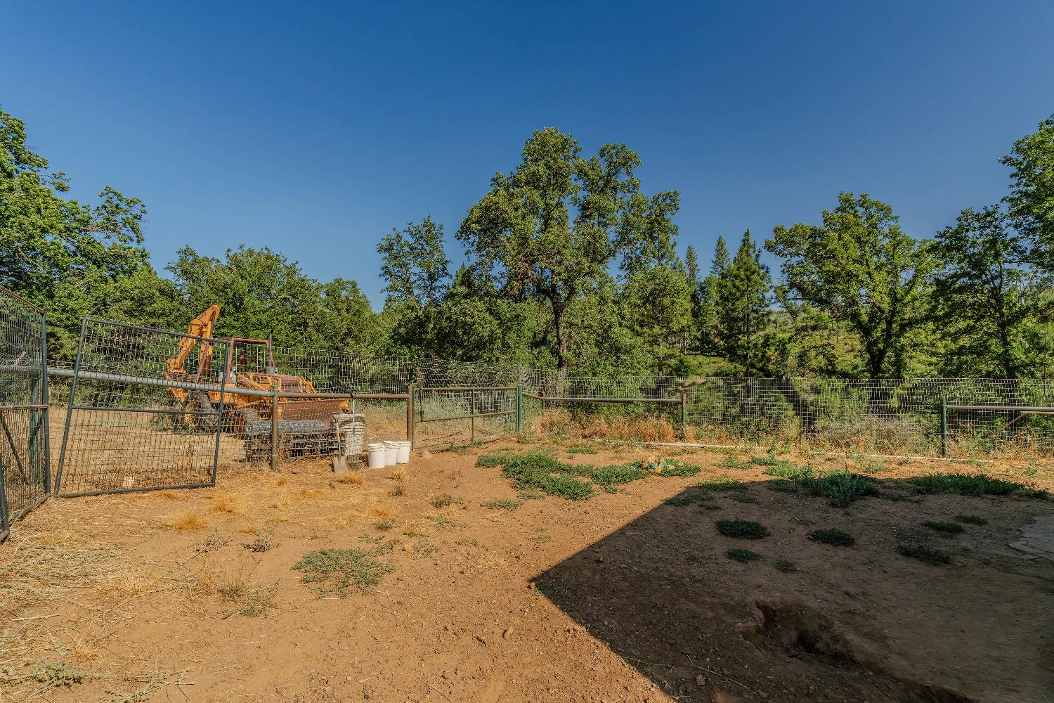 8133 Old Emigrant Trail East Mountain Ranch, CA 95246 - Photo 32 of 42
