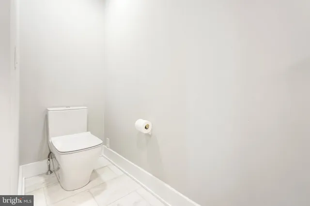 a sign board with buildings in the background