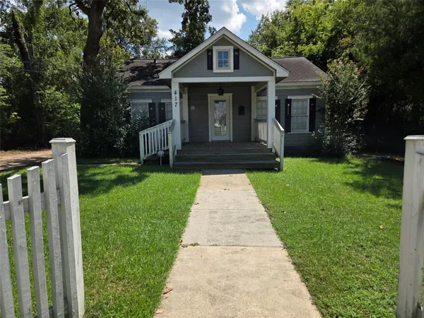 $250,000 | 417 West Lewis Street, Conroe, TX 77301