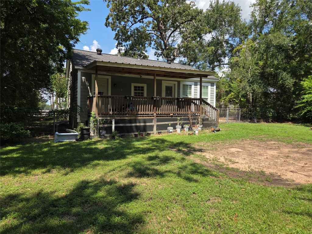 417 West Lewis Street Conroe, TX 77301 - Photo 7 of 11 a front view of house with yard