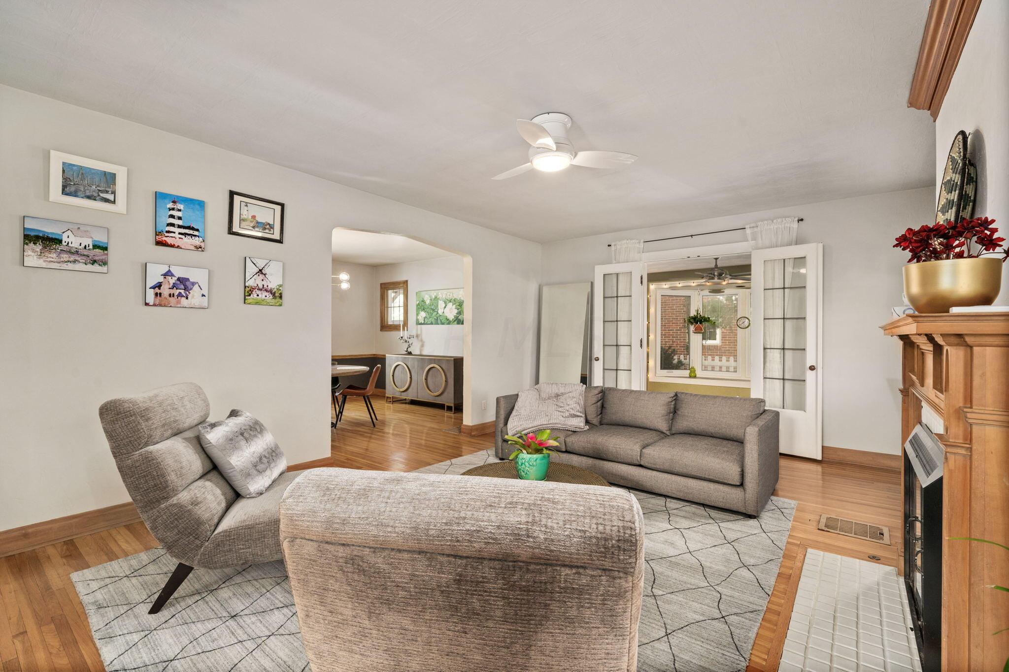 2604 York Road Columbus, OH 43221 - Photo 2 of 47 Living Room