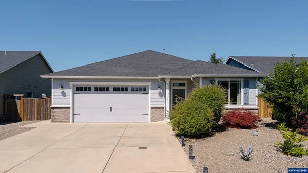 $500,000 | 301 Southwest Applegate Trail Drive, Dallas, OR 97338