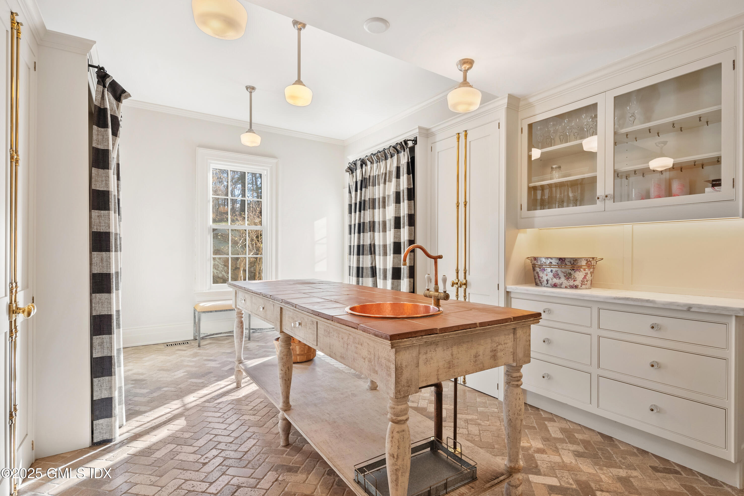 70 Sumner Road Greenwich, CT 06831 - Photo 25 of 57 a dining room with a table and chairs