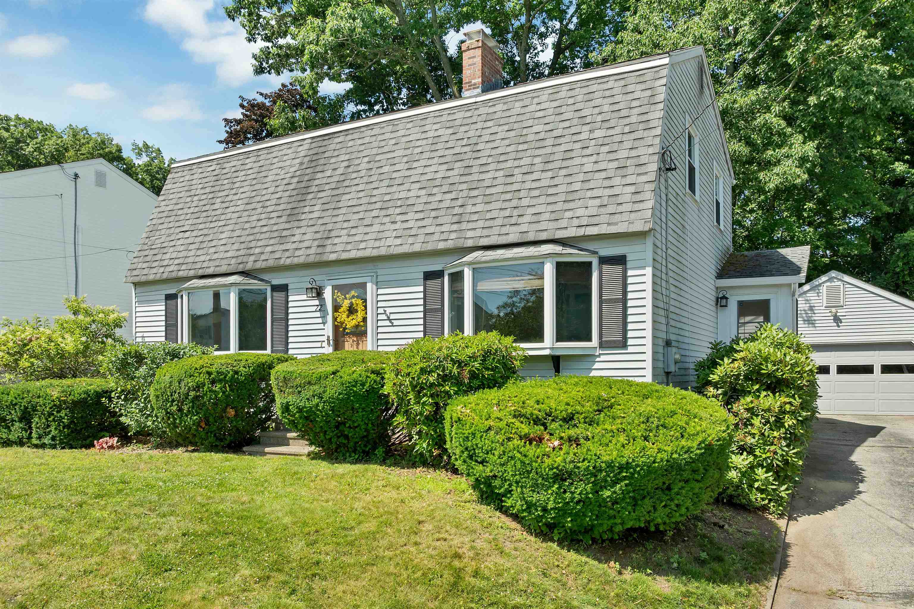 22 Jonathan Lane Manchester, NH 03104 - Photo 1 of 49