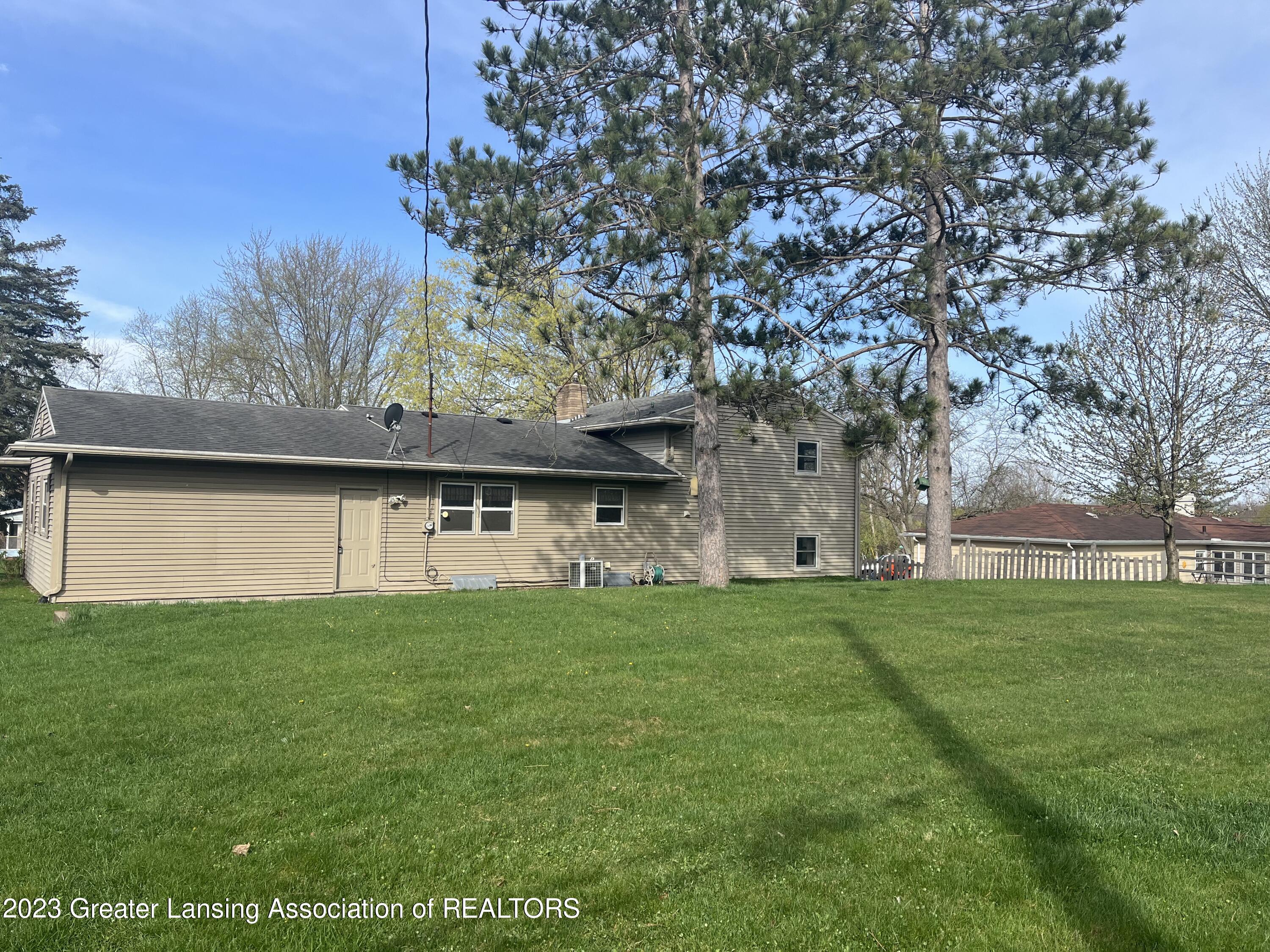 2314 Webster Road Lansing, MI 48917 - Photo 5 of 40 IMG_7030