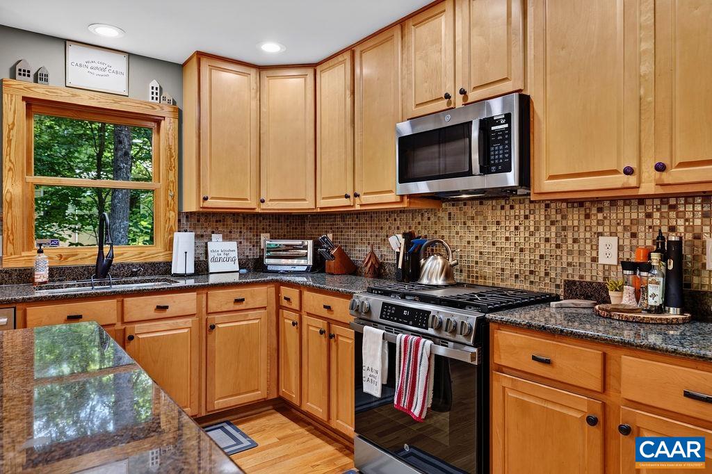 1300 Blue Ridge Drive Roseland, VA 22967 - Photo 21 of 48