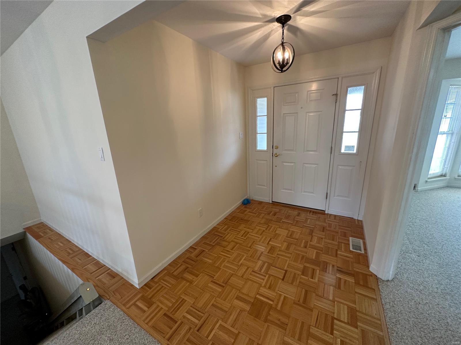 15421 Braefield Drive Chesterfield, MO 63017 - Photo 2 of 30