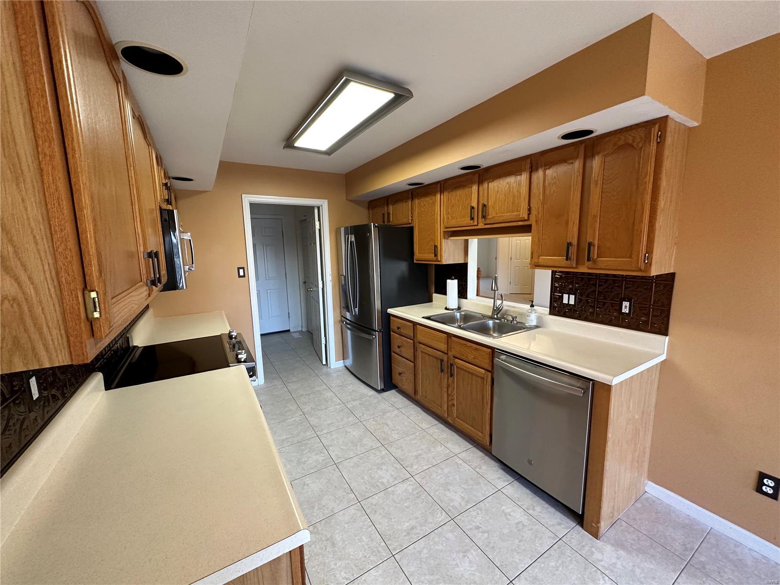 15421 Braefield Drive Chesterfield, MO 63017 - Photo 7 of 30