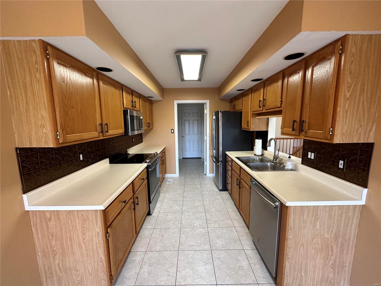 15421 Braefield Drive Chesterfield, MO 63017 - Photo 8 of 30