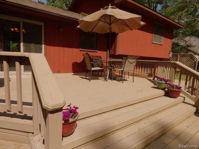 9085 Evergreen Road Brighton, MI 48116 - Photo 22 of 25 (20)Entertaining Oasis.jpg