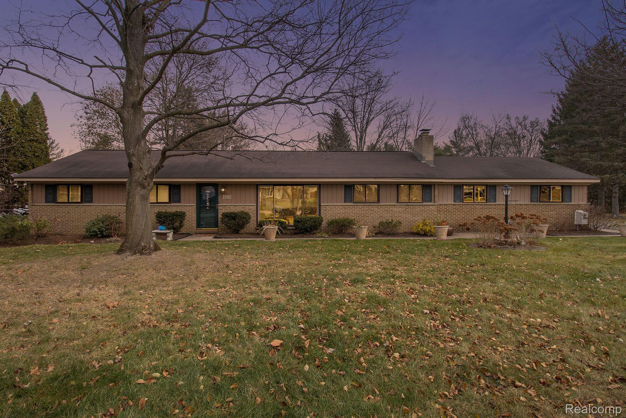 1902 Dawn Ridge Road Walled Lake, MI 48390 - Photo 3 of 39 1902 Dawn Ridge Rd