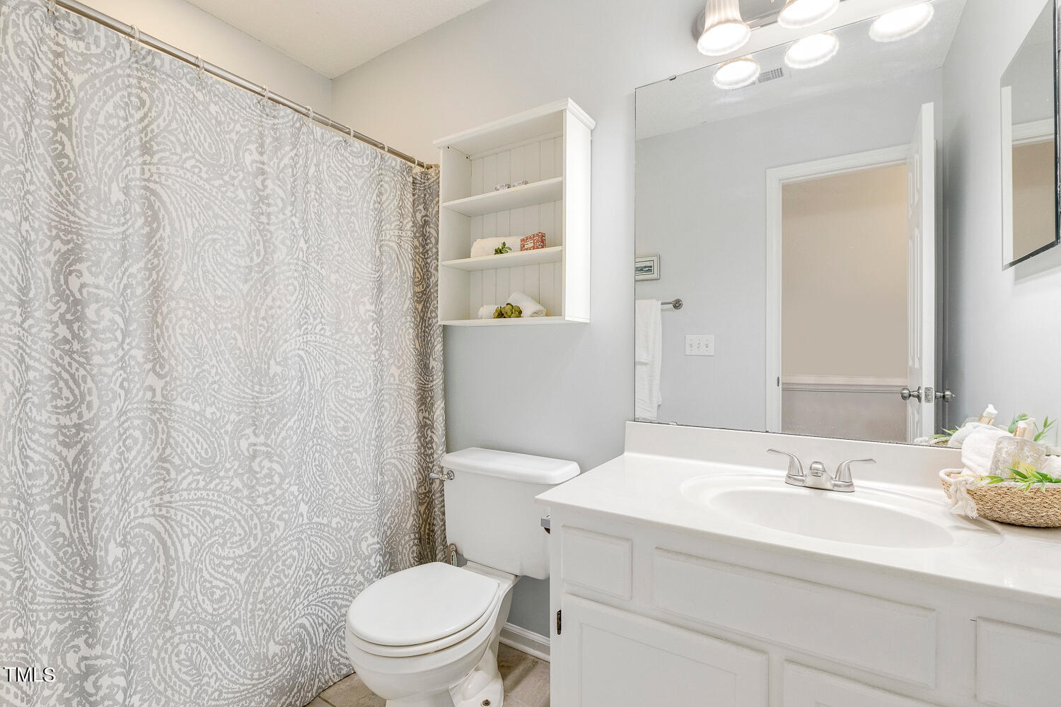 5217 Fairmead Circle Raleigh, NC 27613 - Photo 34 of 57 5217 Fairmead Cir Raleigh NC-large-036-0