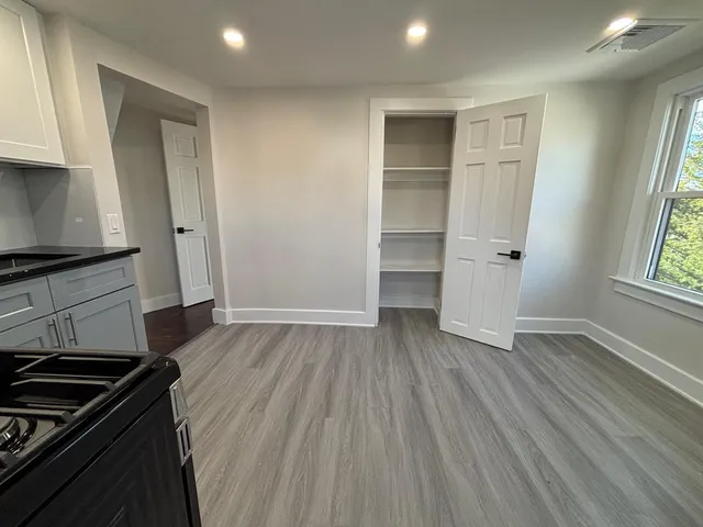 $1,800 | 2 Scofield Place, Unit 2, Norwalk, CT 06855