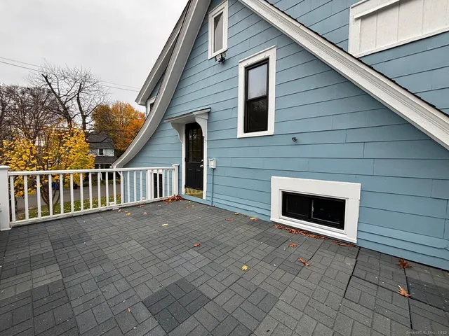 $1,800 | 2 Scofield Place, Unit 2, Norwalk, CT 06855