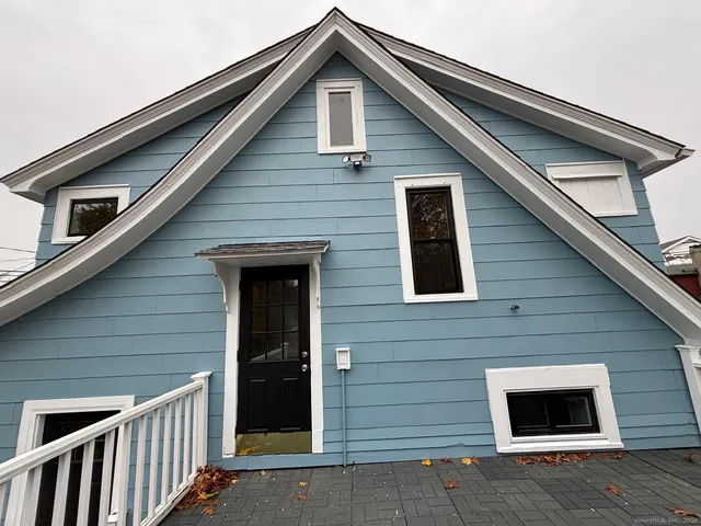 $1,800 | 2 Scofield Place, Unit 2, Norwalk, CT 06855