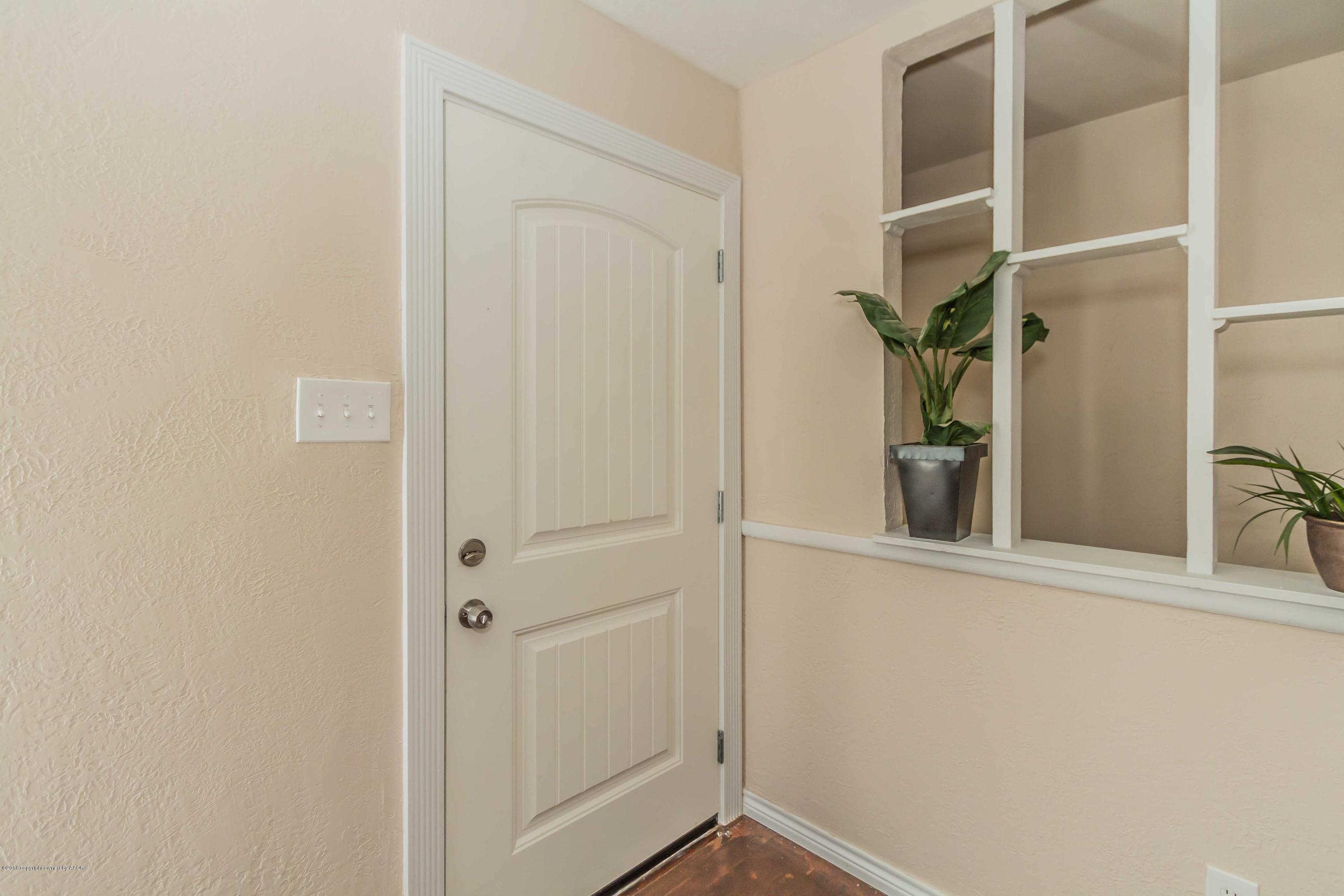 4310 South Hayden Street Amarillo, TX 79110 - Photo 3 of 22 ENTRY