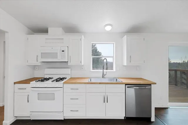 $269,900 | 13918 McMenamin Way, Dobbins, CA 95935