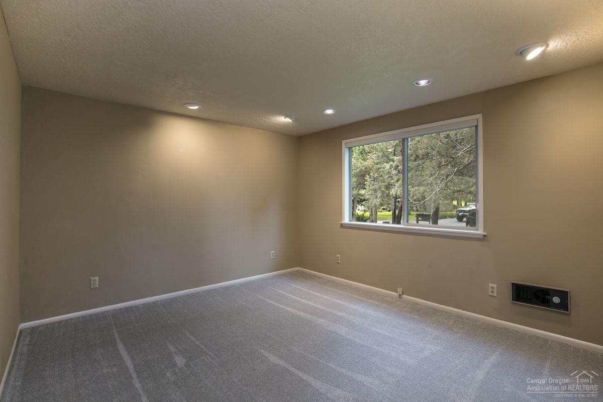 20360 Strawline Road Bend, OR 97702 - Photo 15 of 25 Additional Photo