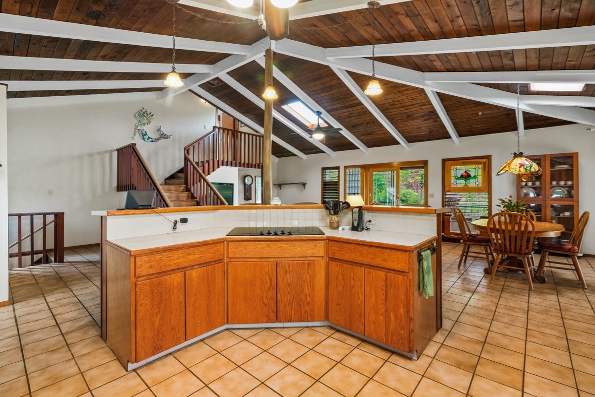 4894 Aliali Road Kapaa, HI 96746 - Photo 10 of 29 a utility room with dryer and washer