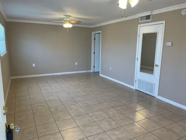 $935 | 1914 Larrabee Street, Unit 1, Seabrook, TX 77586