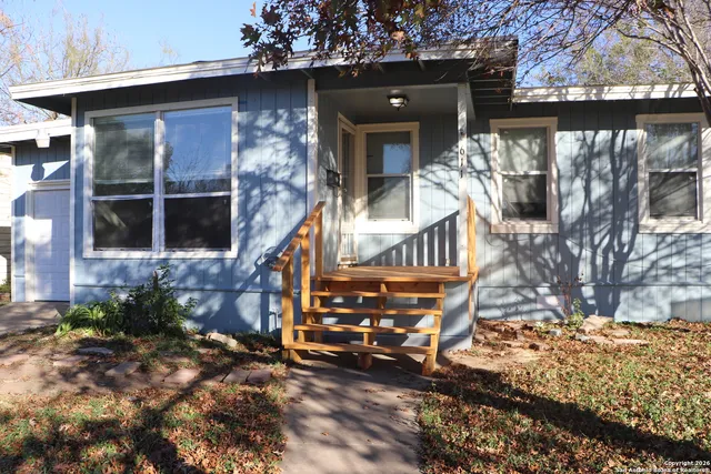 $1,395 | 611 Kashmuir Place, San Antonio, TX 78223