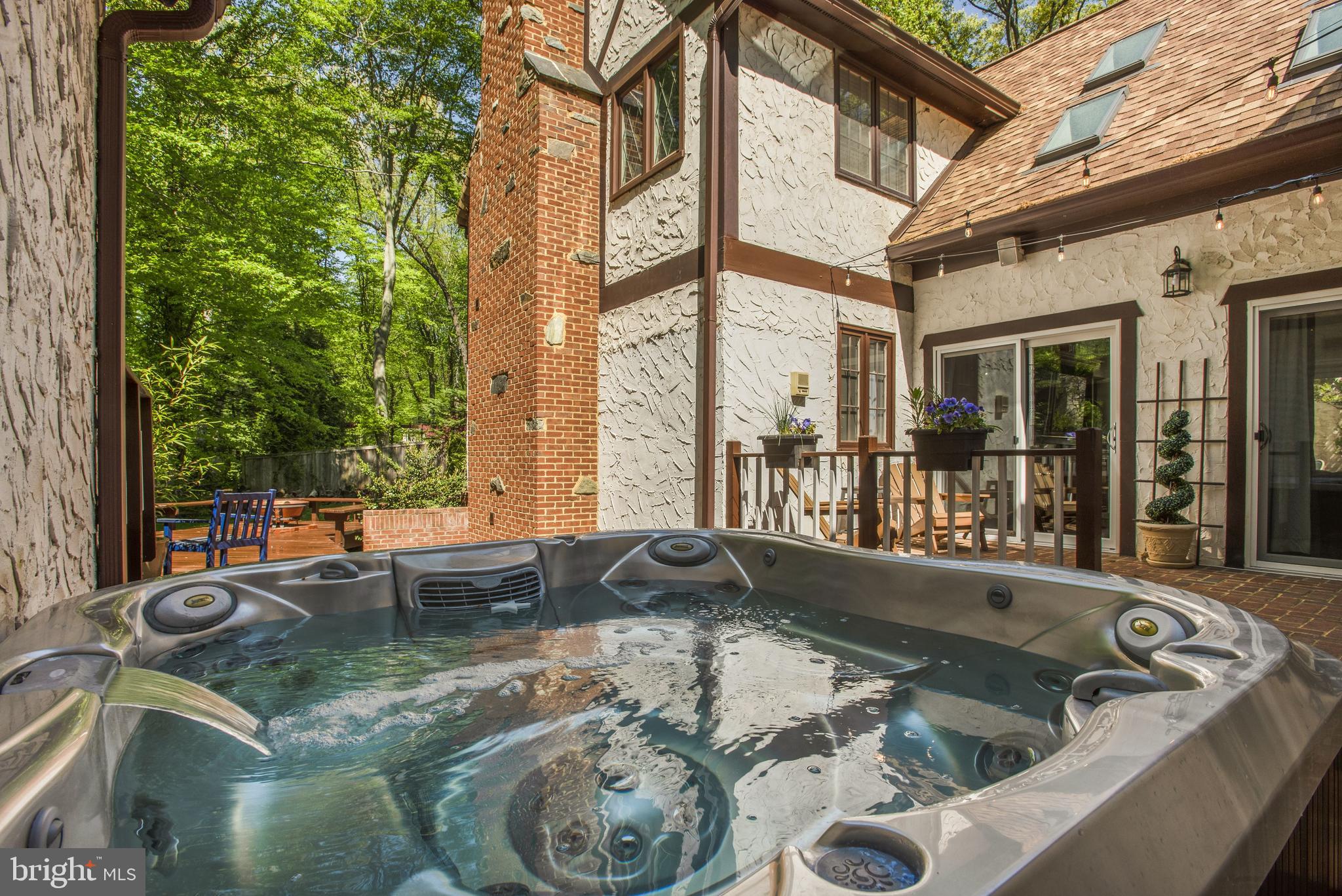 6580 Braddock Road Alexandria, VA 22312 - Photo 13 of 50 Top of the line Jacuzzi Hot tub (Ozone, UV & LEDs)