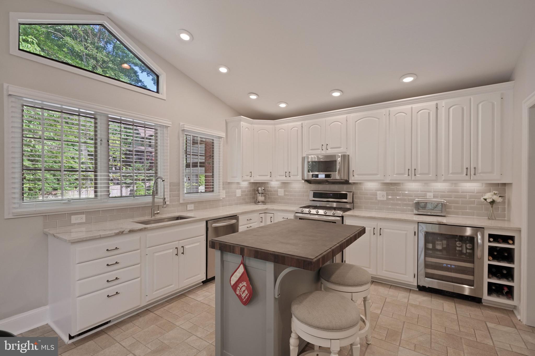 6580 Braddock Road Alexandria, VA 22312 - Photo 19 of 50 Kitchen w/ high performance quartzite countertops