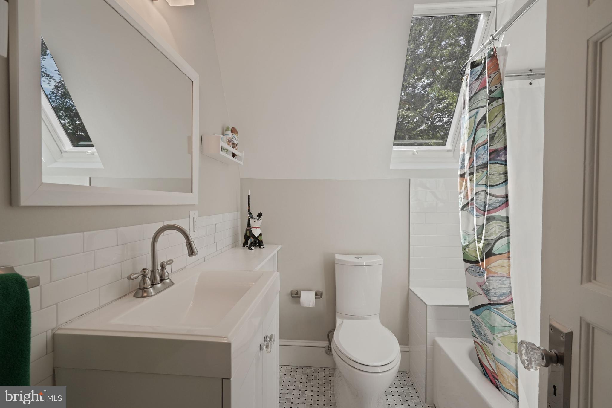 6580 Braddock Road Alexandria, VA 22312 - Photo 41 of 50 Shared bathroom on secondary bedroom private wing