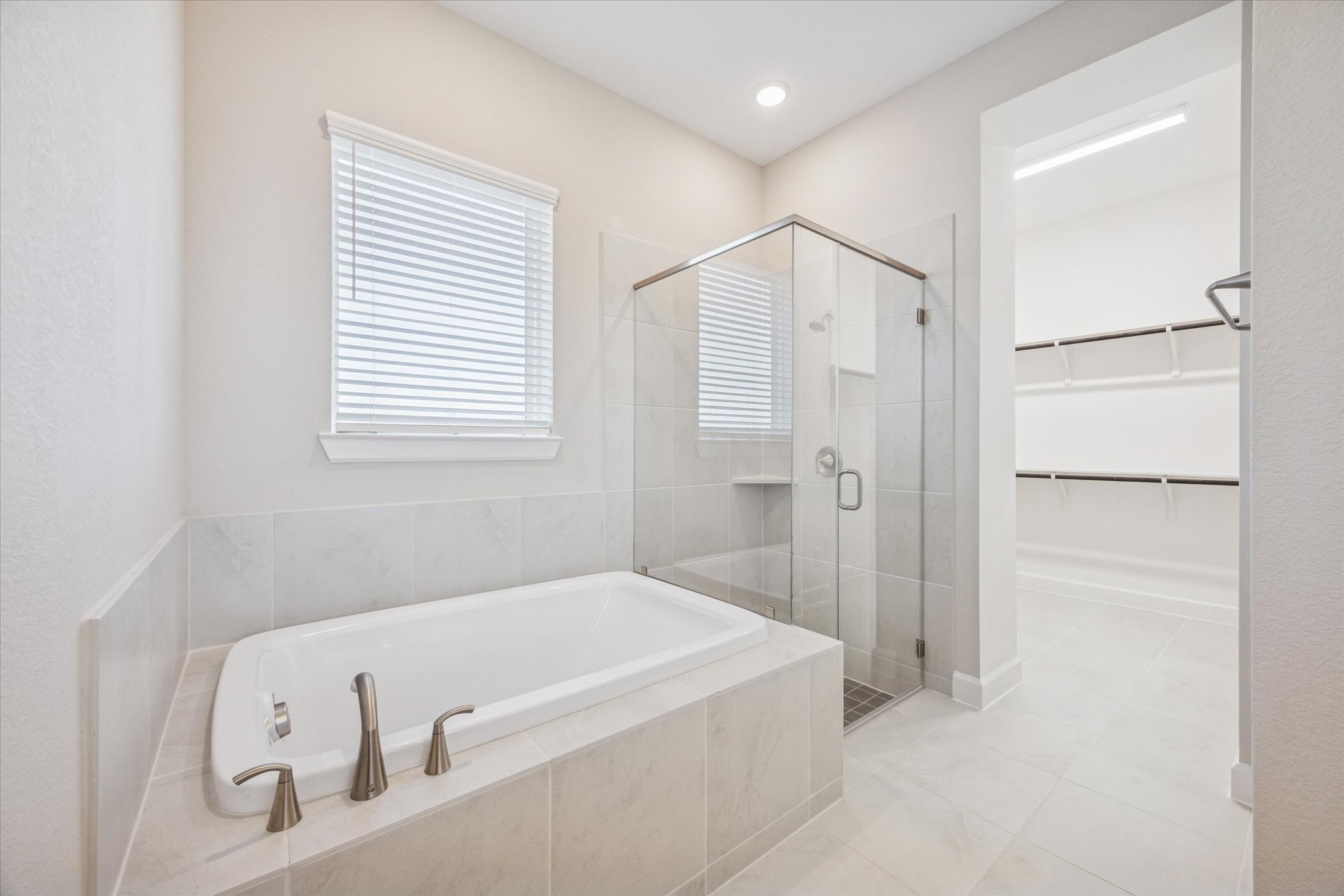 5518 Kindle Alley Manvel, TX 77578 - Photo 12 of 20 a bathroom with a tub and a window