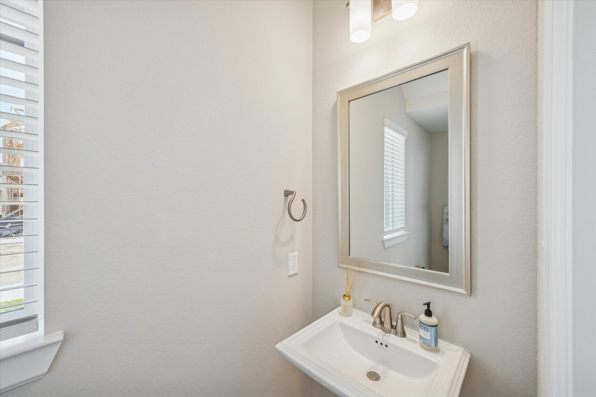 5518 Kindle Alley Manvel, TX 77578 - Photo 9 of 20 a bathroom with a sink and a mirror