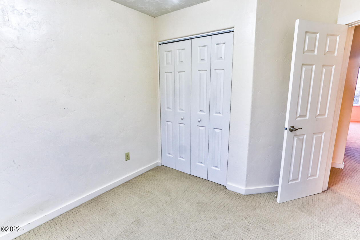 935 Southwest 11th Street Newport, OR 97365 - Photo 35 of 43 bedroom 3