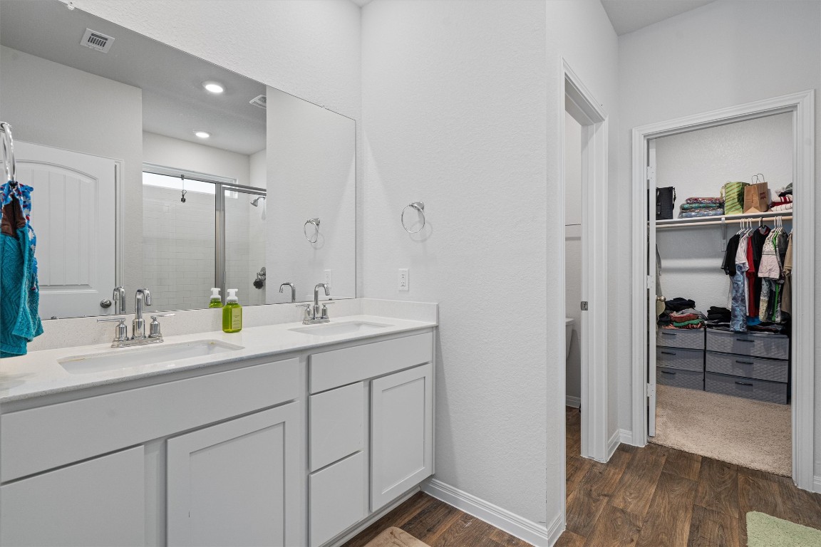 204 Connor Lane Georgetown, TX 78626 - Photo 16 of 31 a en suite bathroom with a sink and a mirror