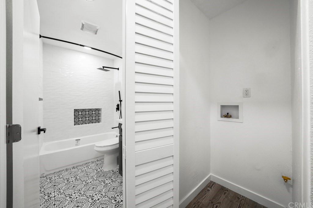 1202 Mahanna Avenue Long Beach, CA 90813 - Photo 20 of 32 a bathroom with a toilet and a shower