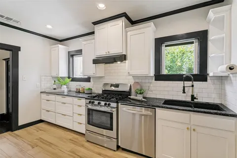 $549,900 | 1821 College Avenue, Fort Worth, TX 76110