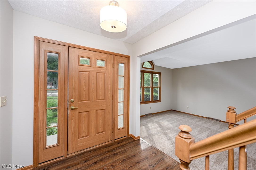 8460 Old Post Road Olmsted Falls, OH 44138 - Photo 8 of 48