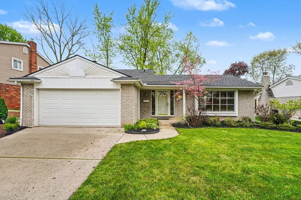 $375,000 | 36716 Rayburn, Livonia, MI 48154