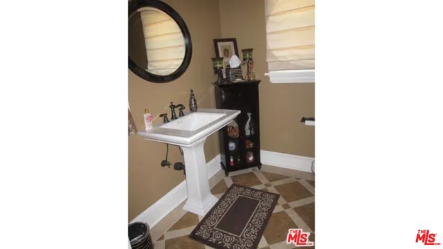 $15,999 | 11570 Sunset Boulevard, Los Angeles, CA 90049