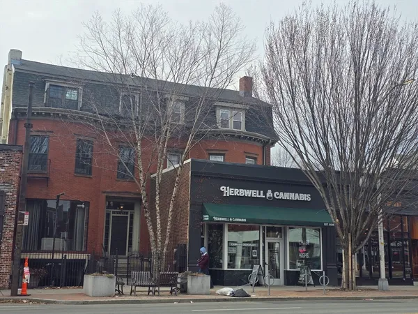 $1,995 | 1686 Massachusetts Avenue, Unit A, Cambridge, MA 02138