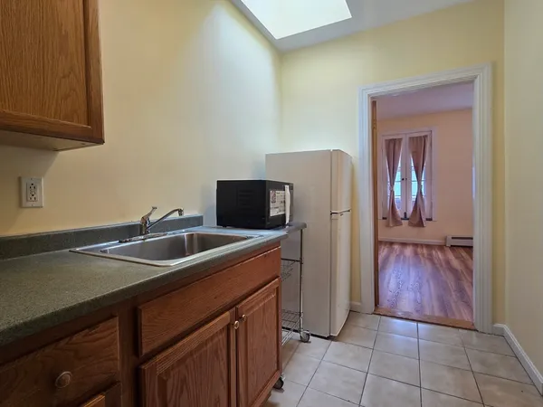 $1,995 | 1686 Massachusetts Avenue, Unit A, Cambridge, MA 02138