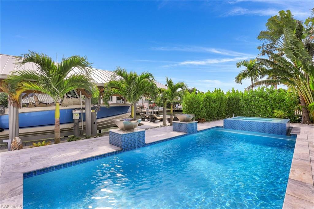 180 Channel Drive Naples, FL 34108 - Photo 16 of 34