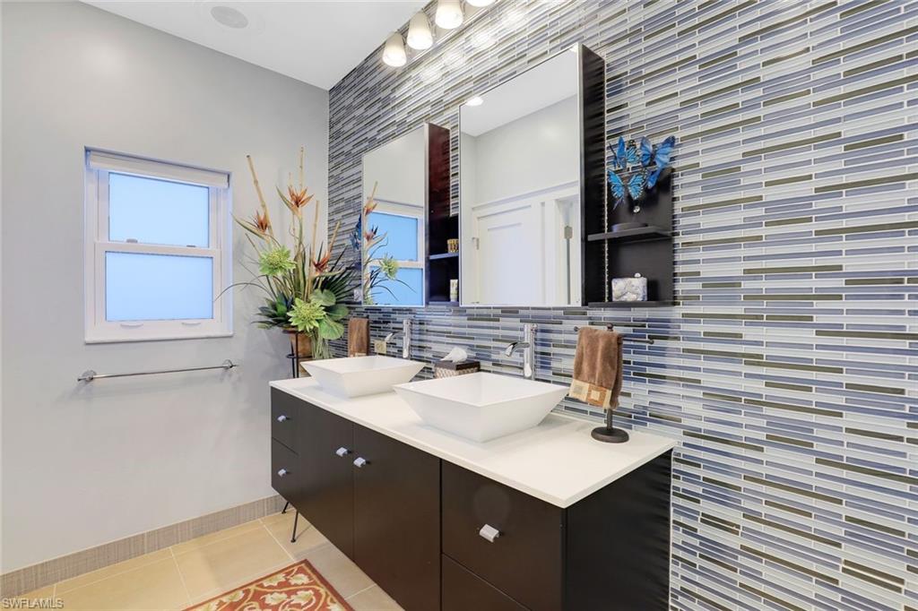 180 Channel Drive Naples, FL 34108 - Photo 22 of 34