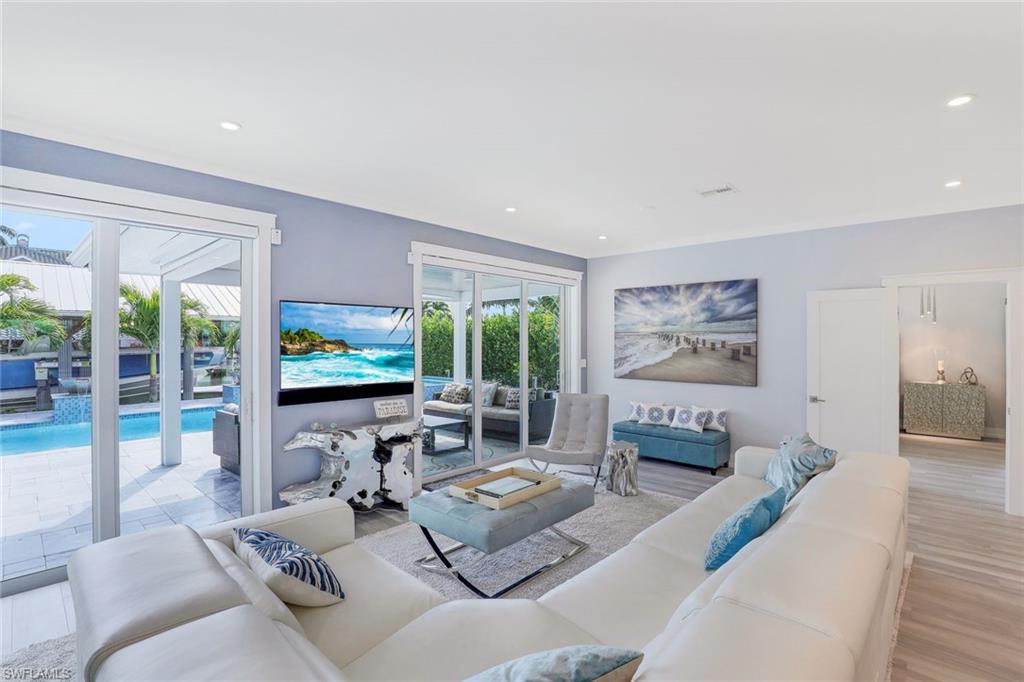 180 Channel Drive Naples, FL 34108 - Photo 5 of 34