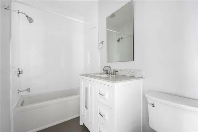 $2,000 | 911 Green Bay Road, Unit 2S, Winnetka, IL 60093