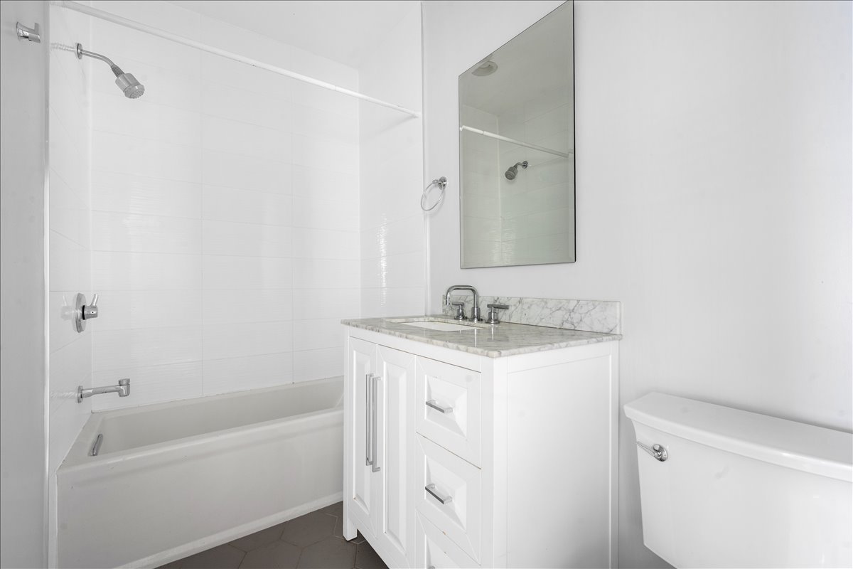 911 Green Bay Road, Unit 2S Winnetka, IL 60093 - Photo 9 of 12