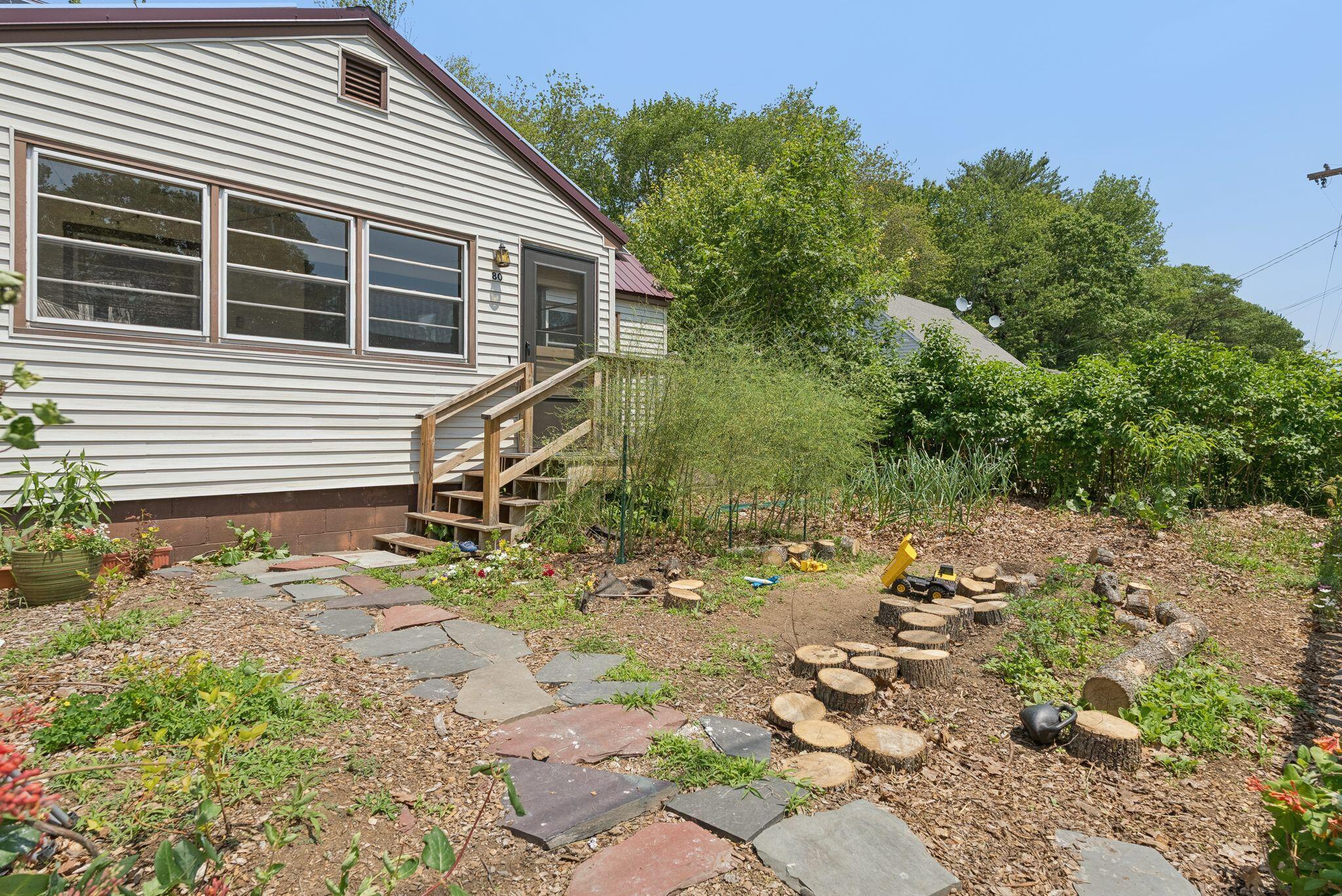 80 Merrymeeting Road Brunswick, ME 04011 - Photo 36 of 39 Front garden