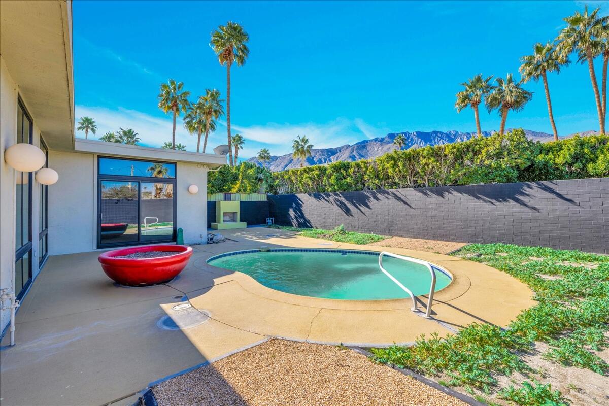 130 West Racquet Club Road, Unit 511 Palm Springs, CA 92262 - Photo 30 of 65 33-33