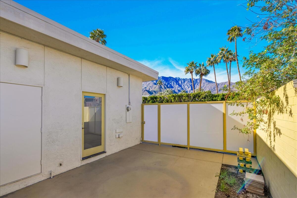 130 West Racquet Club Road, Unit 511 Palm Springs, CA 92262 - Photo 44 of 65 32-32