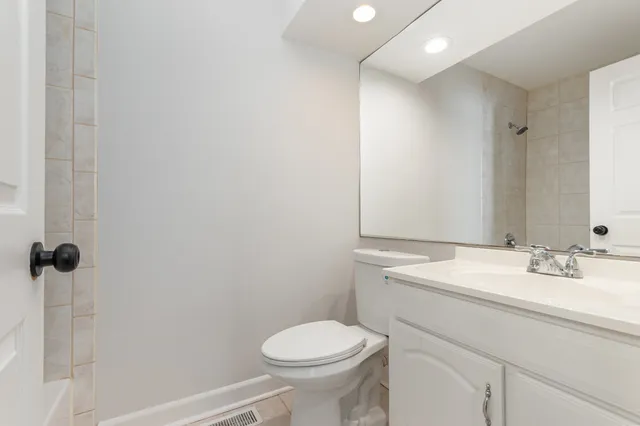 $324,900 | 2424 East Thornwood Drive, Lindenhurst, IL 60046