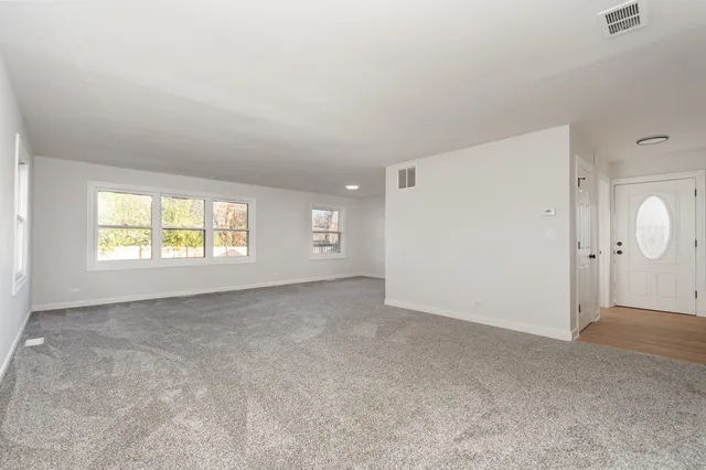 $324,900 | 2424 East Thornwood Drive, Lindenhurst, IL 60046